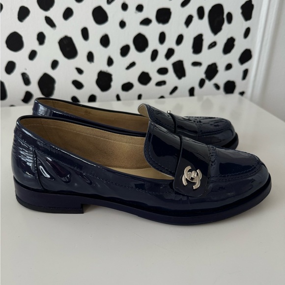 Authentic Chanel Loafers Navy Patent Leather Enamel Turn lock CoCo Mark - Picture 5 of 9